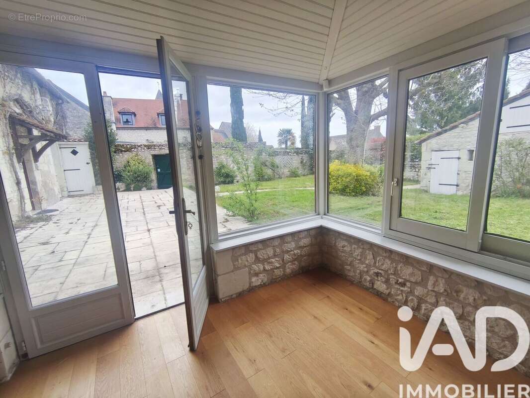 Maison 168 m² à Theneuil  - photo 4