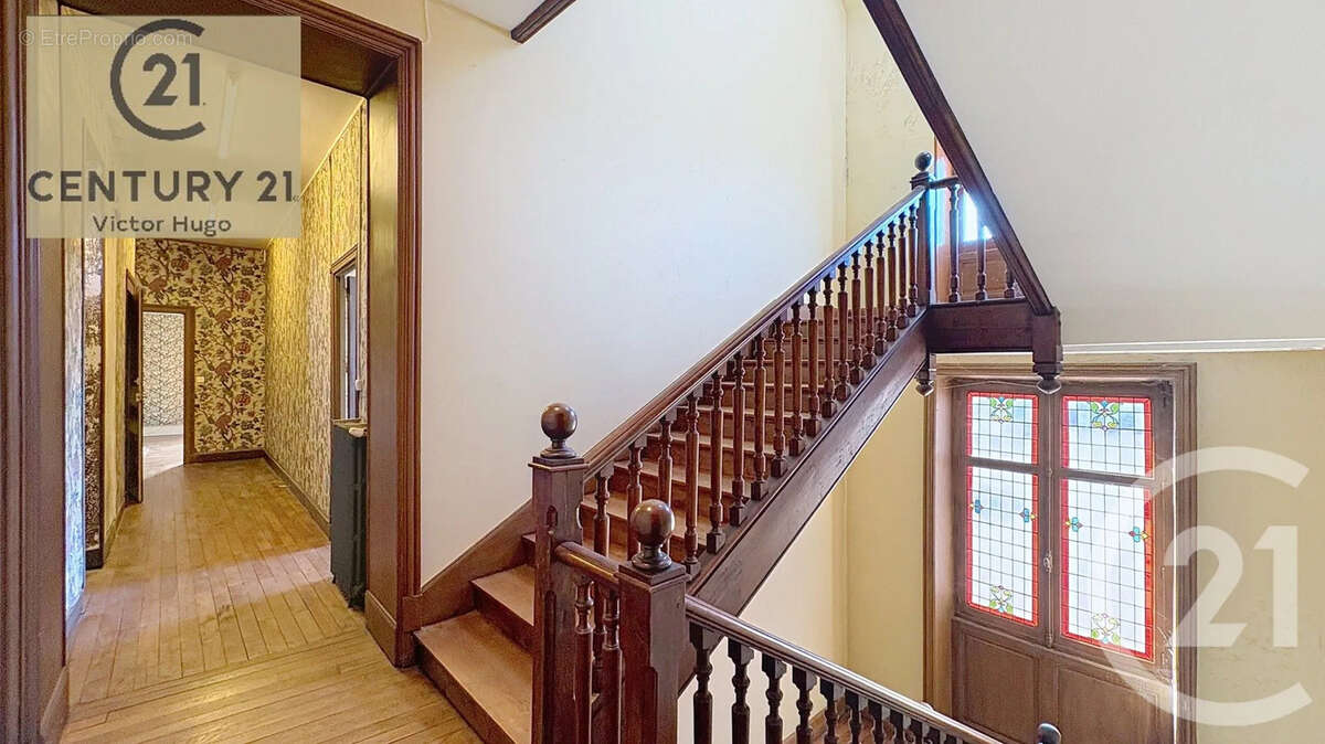 Maison 242 m² à Saint-Victurnien  - photo 15