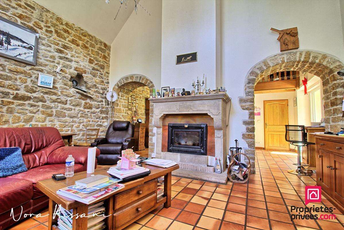 Maison à MONTMOROT