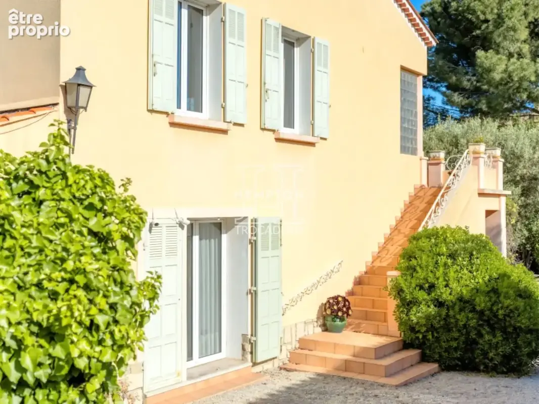 Sanary-sur-mer • maison provencale avec jardin paysager - photo 4