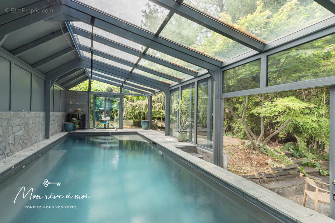 Maison de 168m2 lumineuse et au calme avec piscine, jardin et parkings - photo 3
