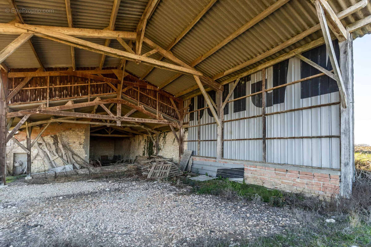 Stone country property - photo 12