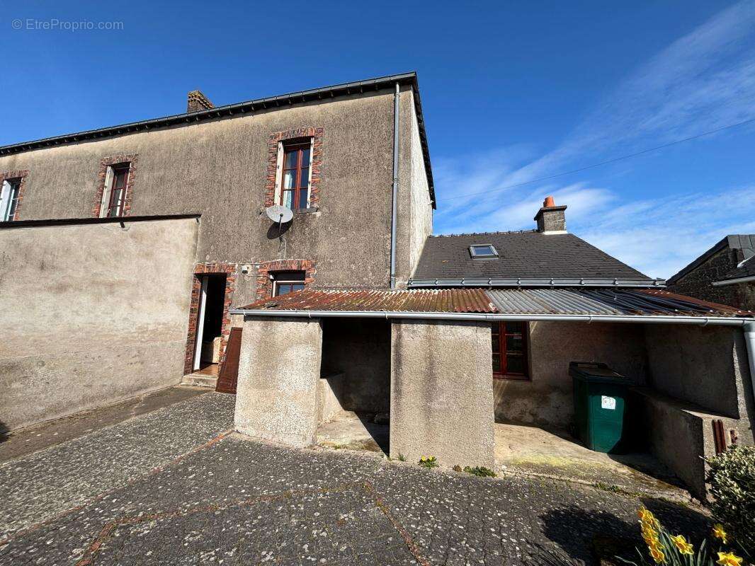 Maison à JUIGNE-DES-MOUTIERS