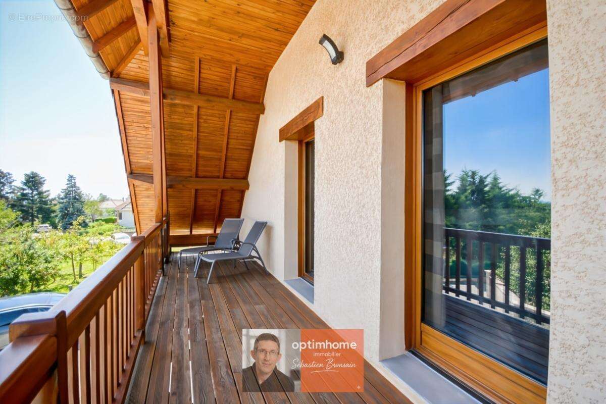 Dole – Grande maison familiale de 295 m² avec 7 chambres et jardin de 1 700 m² - photo 14
