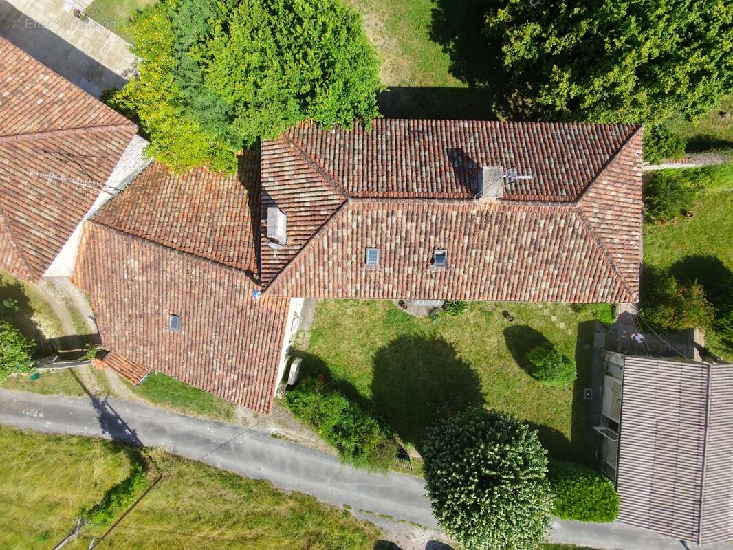 Maison à SALLES-LAVALETTE