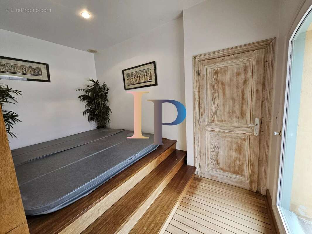 Maison à POUILLY-SOUS-CHARLIEU