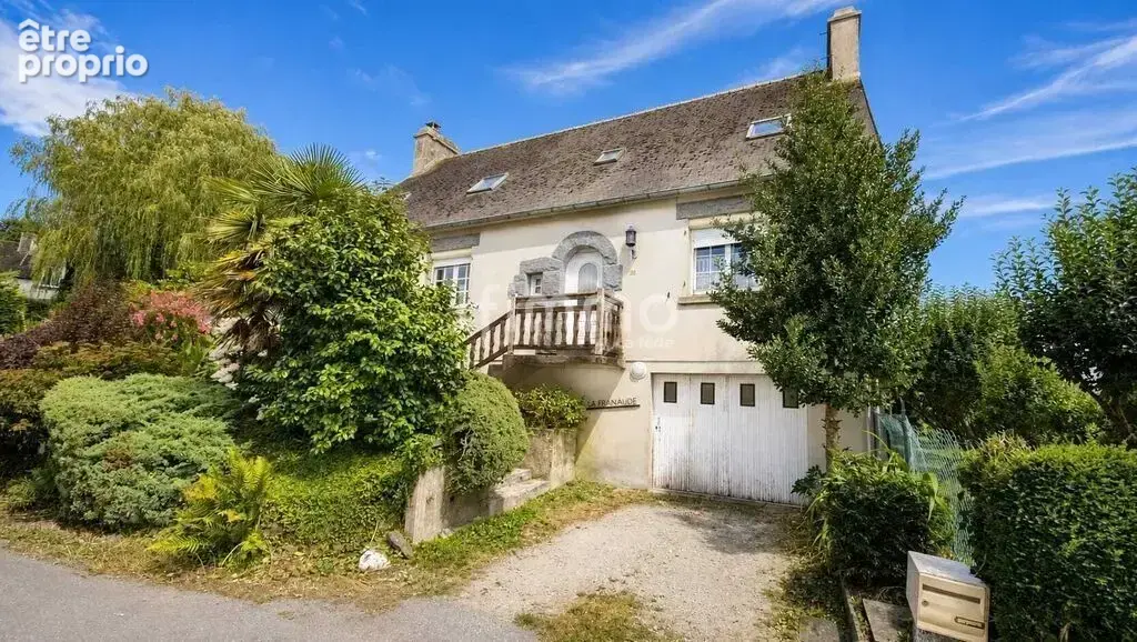 Maison à CAST