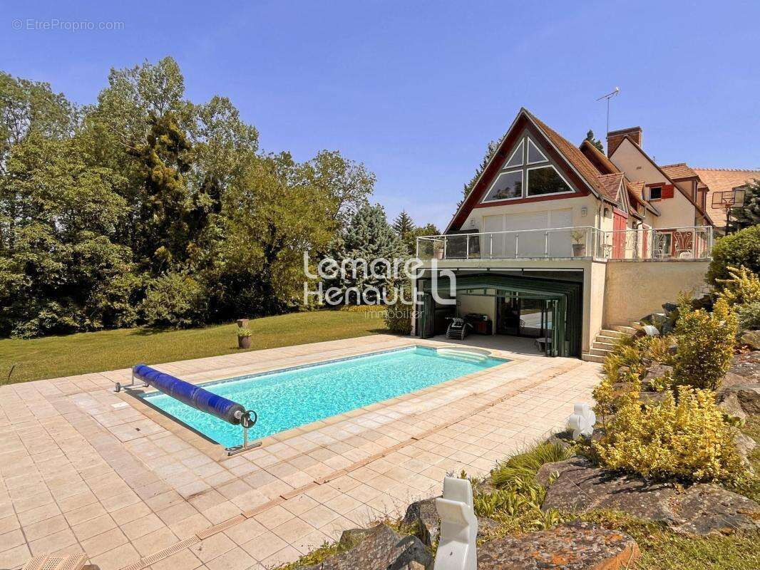 Superbe propriété 6 chambres, piscine sur 6800 m² de terrain - photo 2