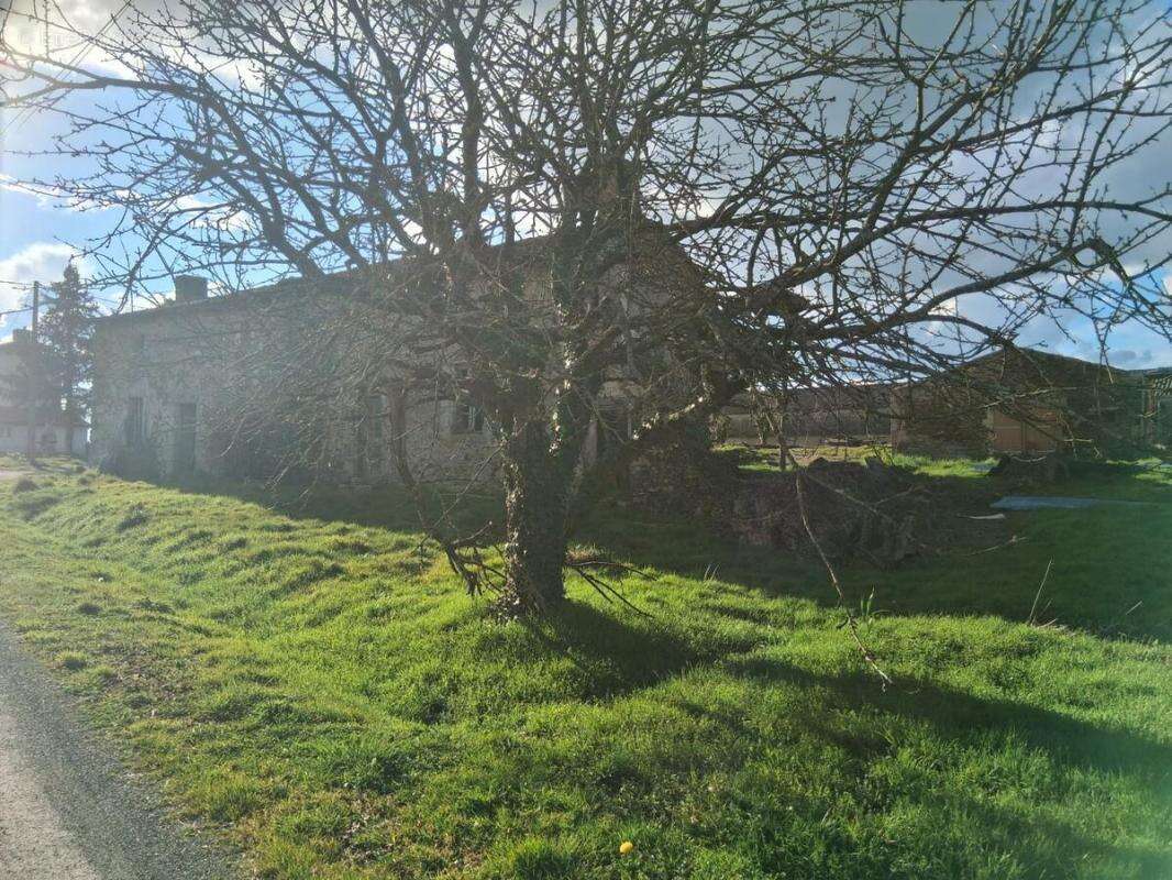 Maison à SAINT-AMAND-SUR-SEVRE