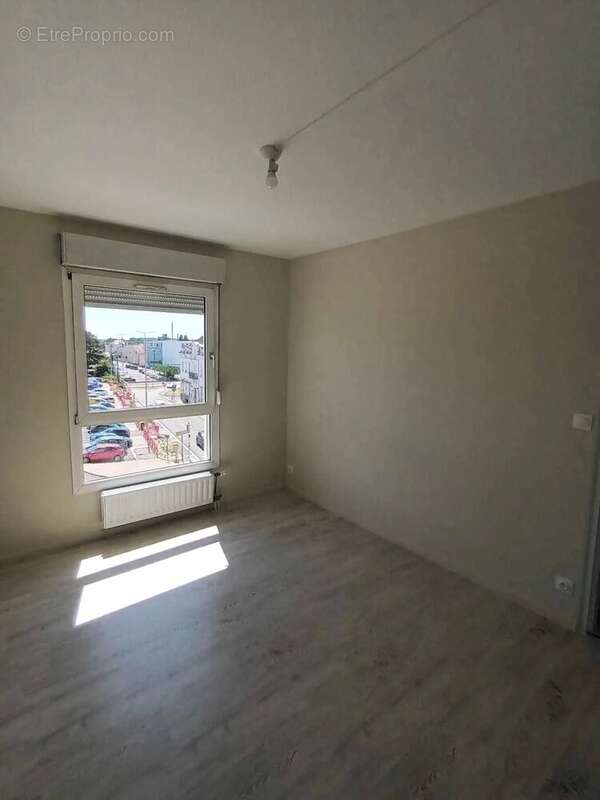 Appartement 82 m² à Montceau-Les-Mines  - photo 6