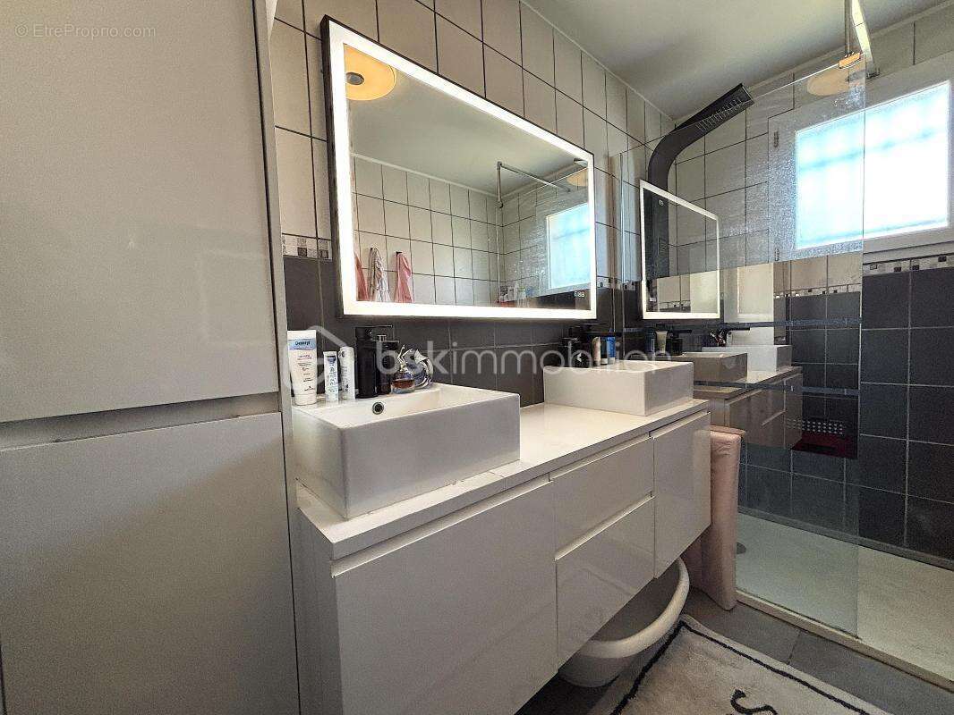 Belle villa de PLAIN-PIED avec 3 chambres dans quartier residentiel très calme avec piscine hors-sol - photo 7