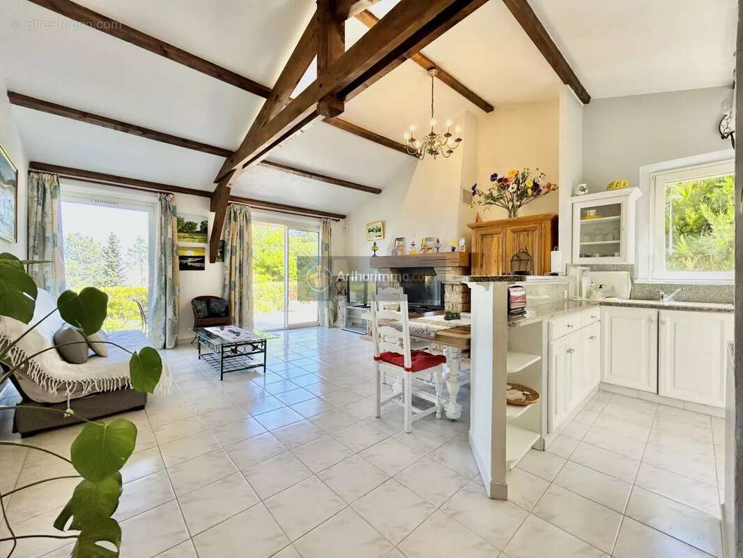 Maison à LES ISSAMBRES