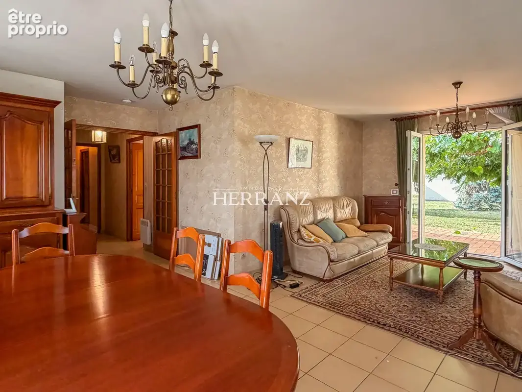 Maison de plain-pied avec jardin, garages et dépendances à Libourne - photo 3