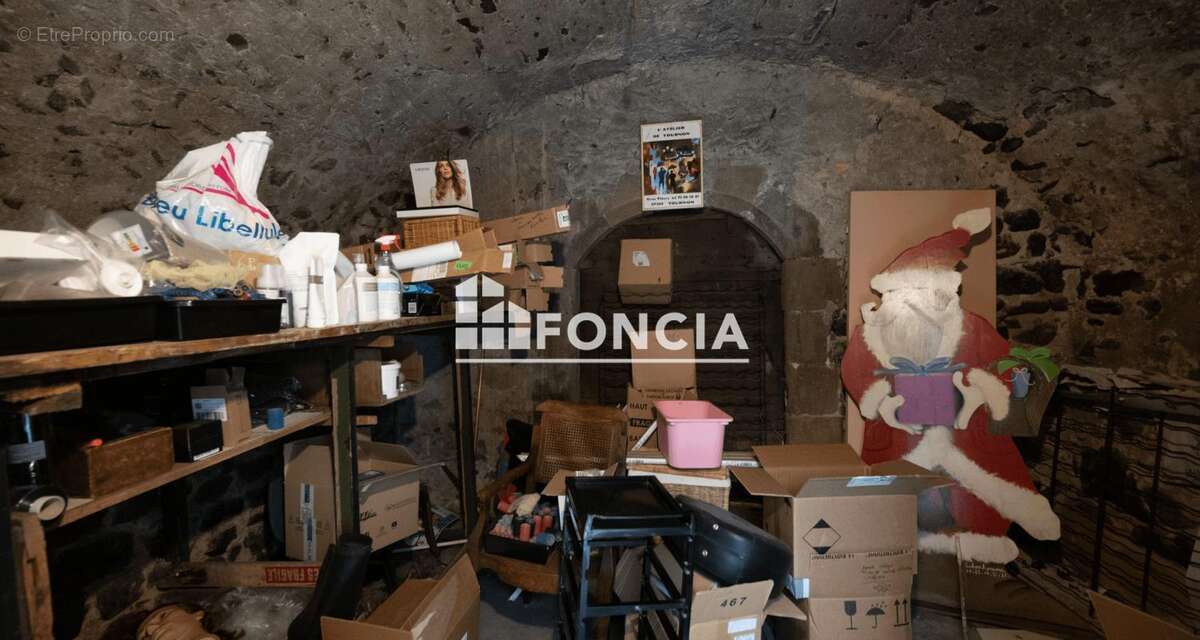 TOURNON centre, murs d’un beau local commercial occupé par un salon de coiffure, vendus loués - photo 7