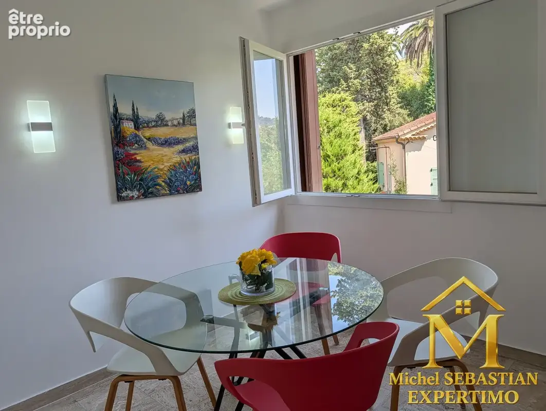 EXCLUSIVITE ! Appartement 3P rénové avec parking et cave - Centre Ville - photo 3