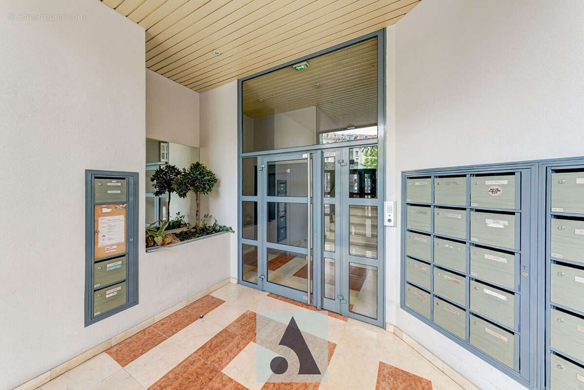 Appartement Lyon 8e - Monplaisir - T4 de 83m² - photo 2