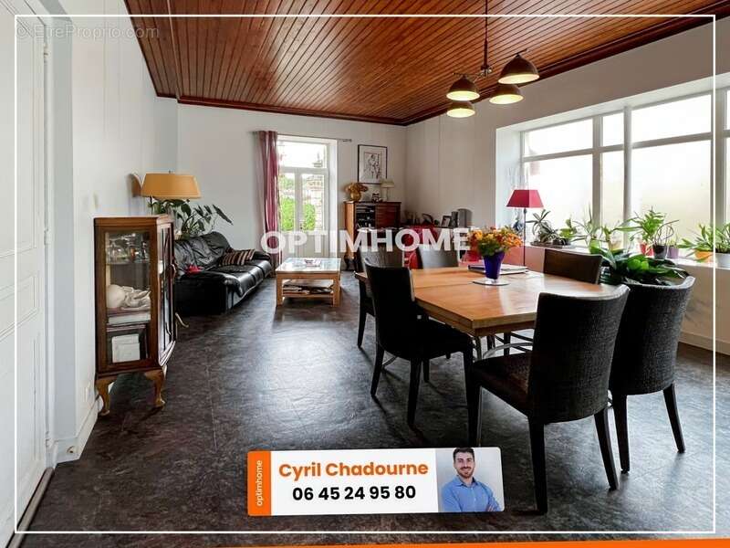 Maison à JAVERLHAC-ET-LA-CHAPELLE-SAINT-ROBERT