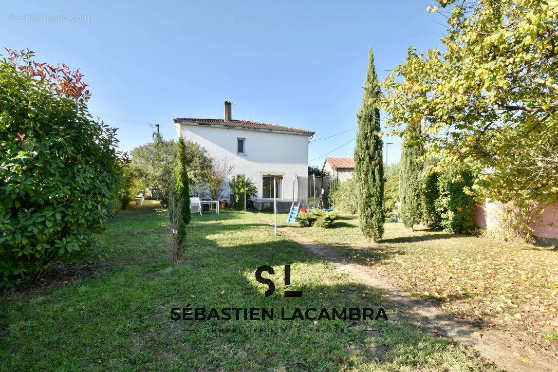 Maison à SAINT-JUERY