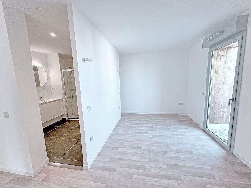 Appartement NEUF AVRILLE 4 pièce(s) - photo 6