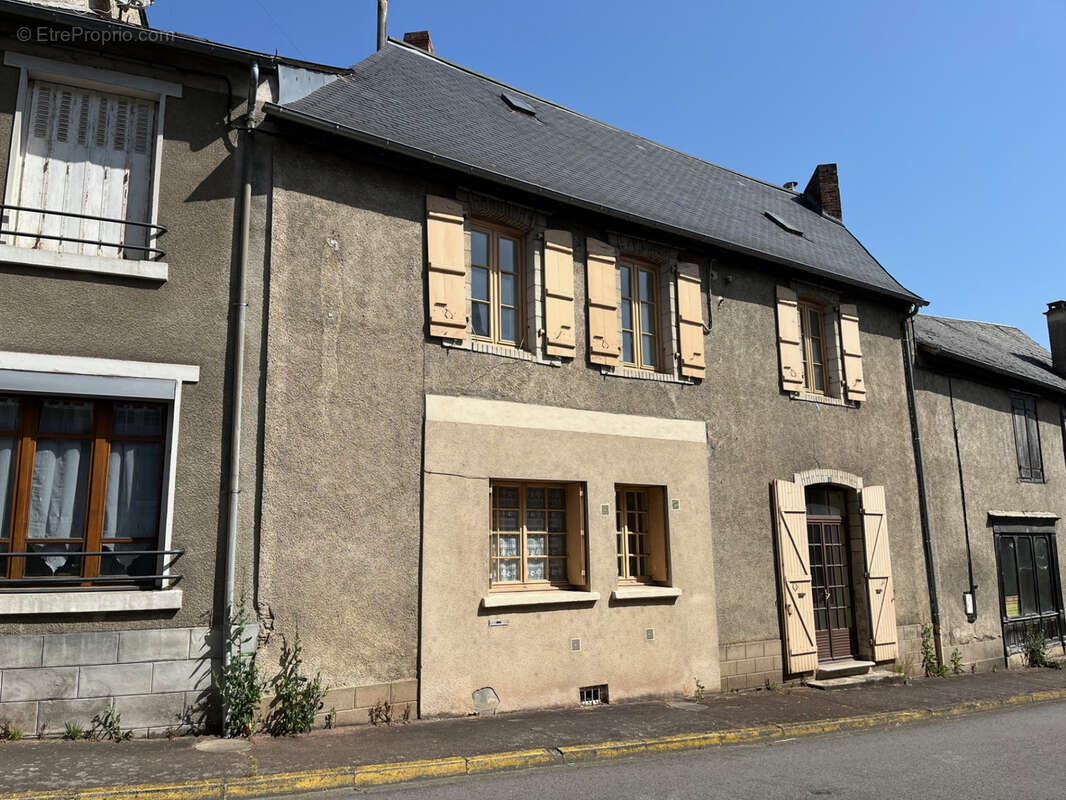 Maison à COUSSAC-BONNEVAL