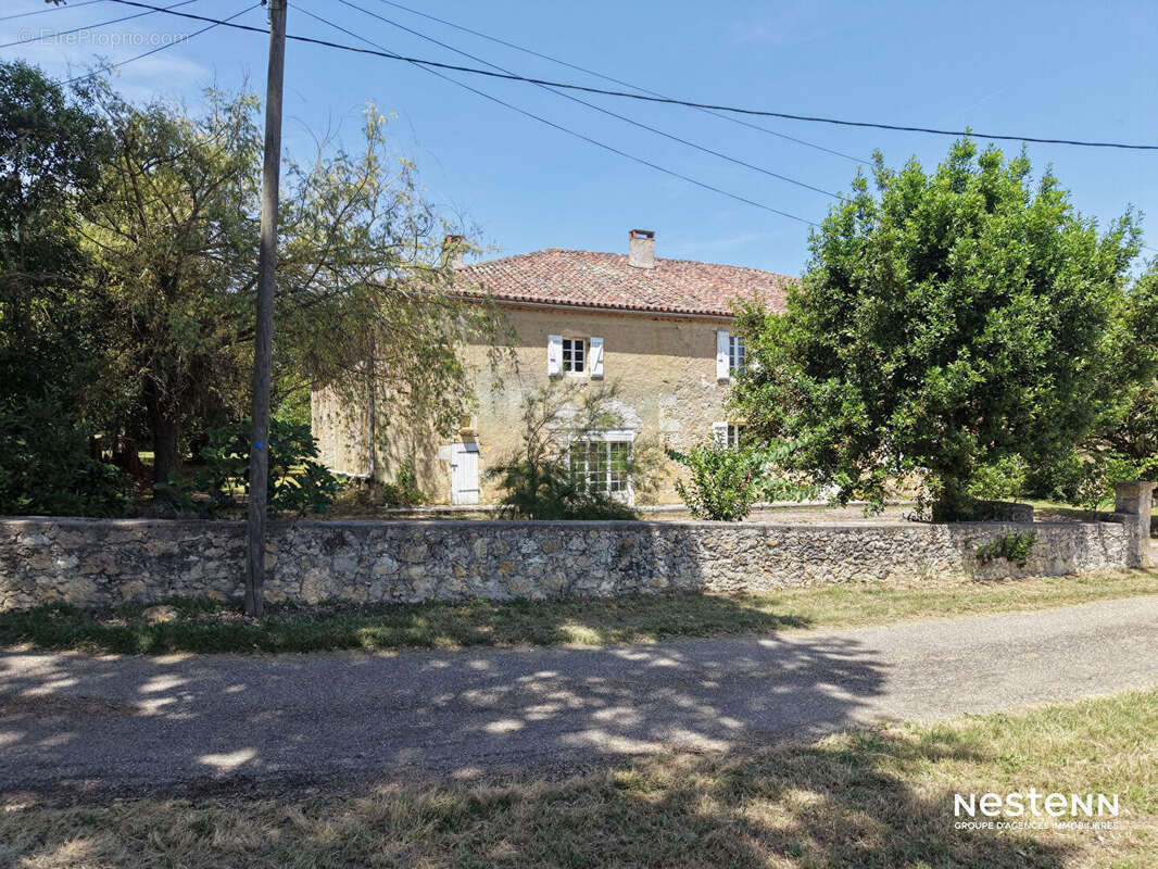 A Vendre Bâtisse en pierre de 255 m² avec dépendance attenante sur terrain de plus de 3 200 m² - photo 20