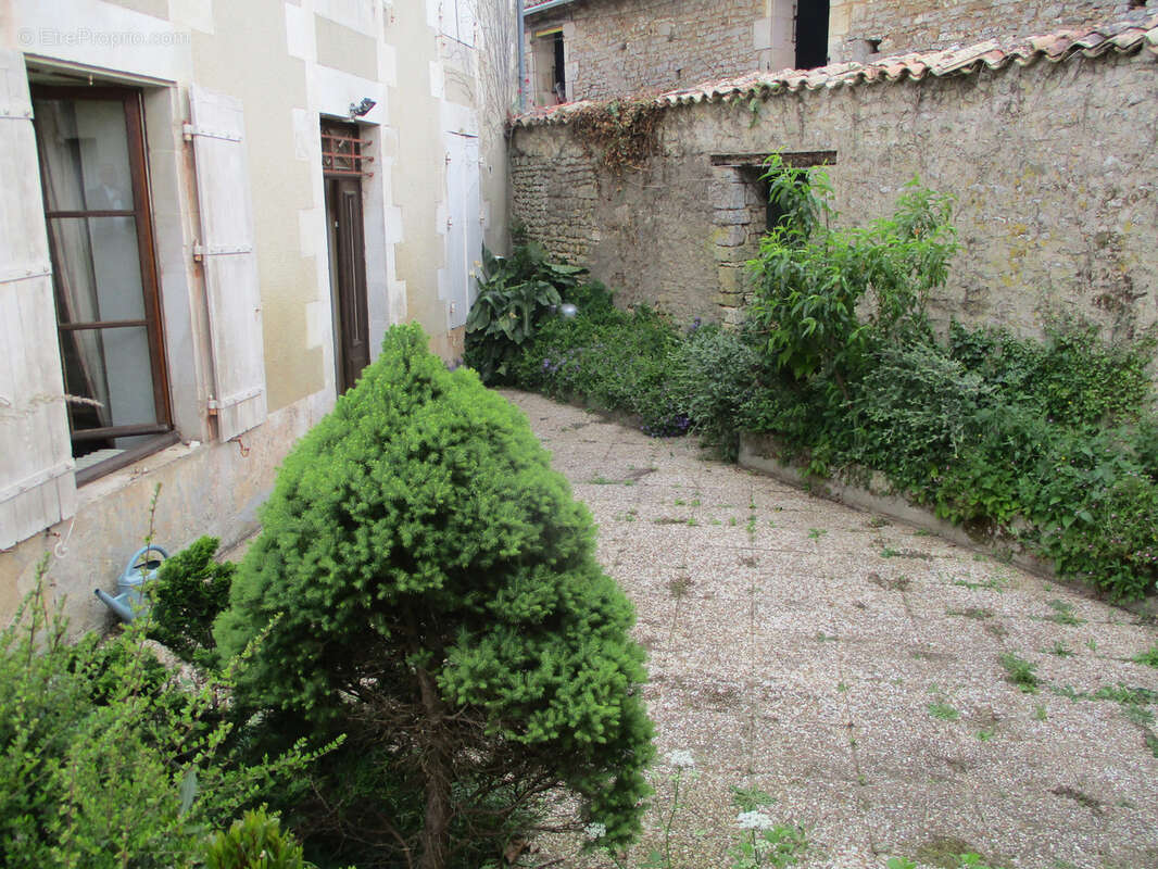 Maison à CEAUX-EN-COUHE