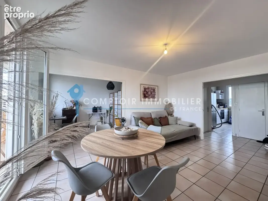 Appartement T5 avec balcon vue Vercors - À vendre à Romans-sur-Isère - Dpt Drôme (26) - photo 2