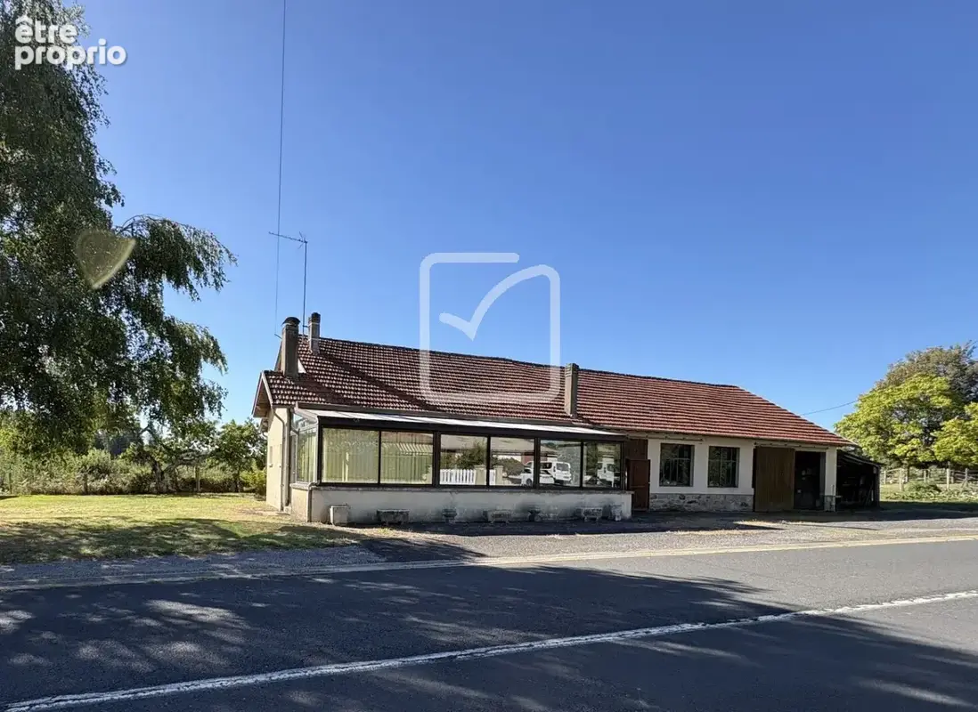 Maison de plain-pied avec grande veranda et nombreuses dependances - photo 1