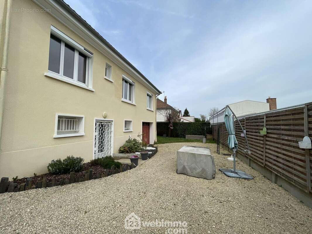 Maison de 120 m2 avec jardin. - Maison à SAINT-BENOIT