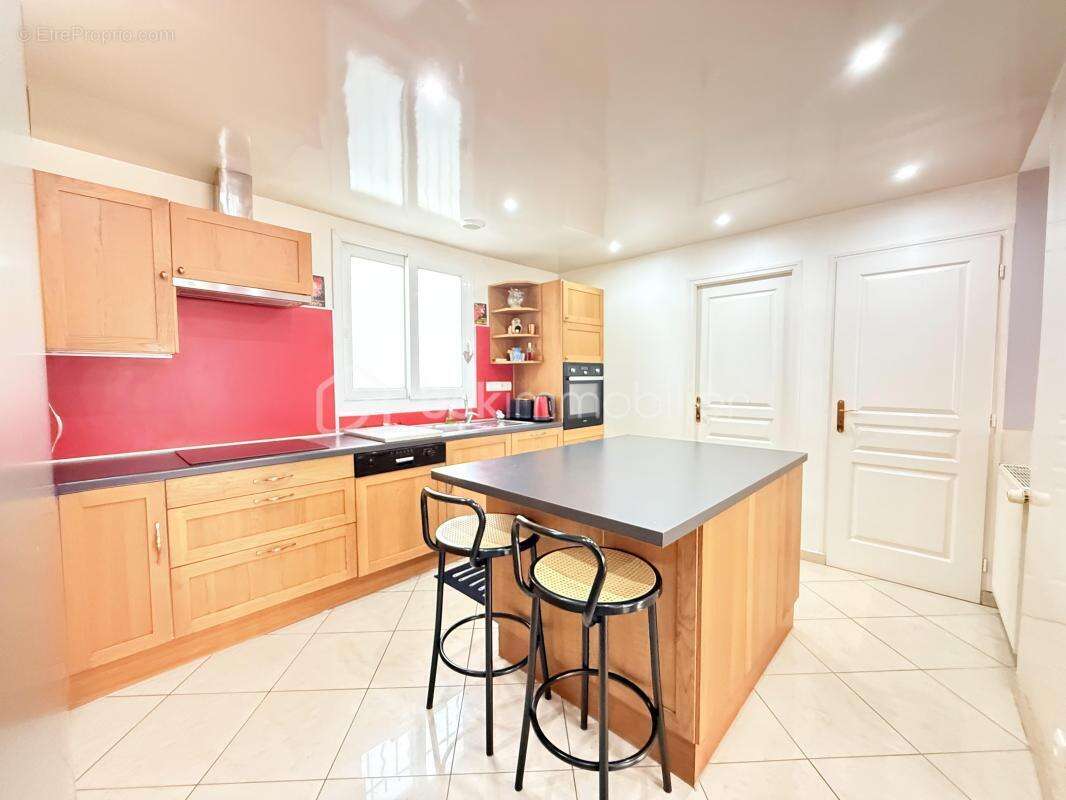 Maison non mitoyenne  106m²  6 pièces édifiée sur une parcelle de 270m² avec jardin et dépendances aux portes de paris - photo 2
