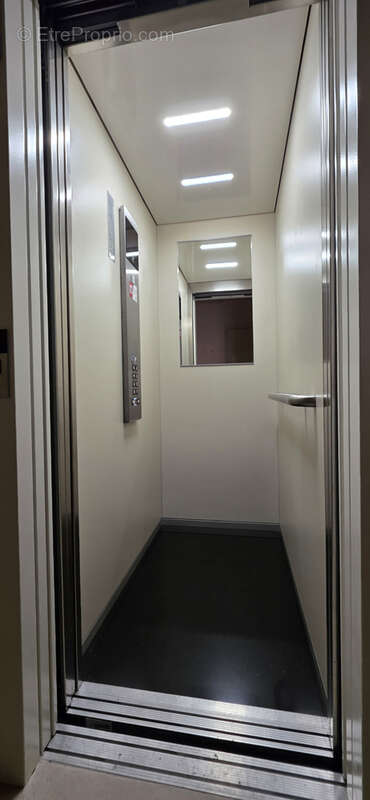Bureaux / local professionnel 44 m2   boulevard clémenceau   perpignan - photo 8