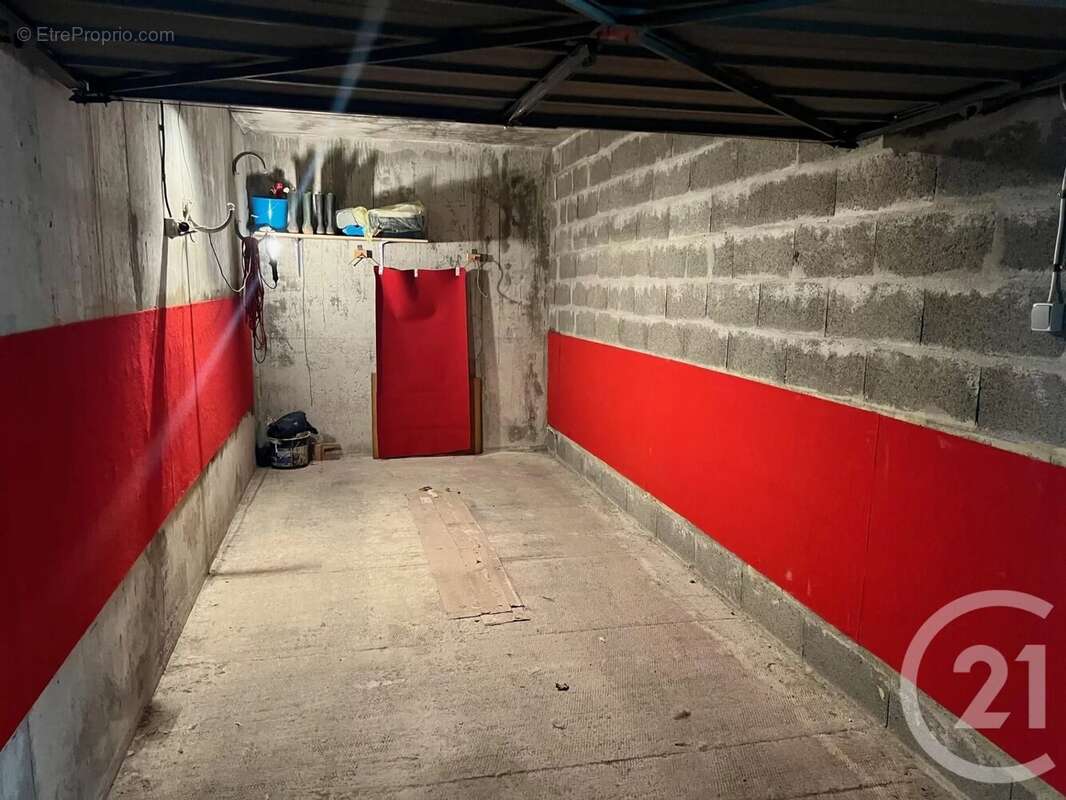 Parking à SAINT-HILAIRE-DE-RIEZ