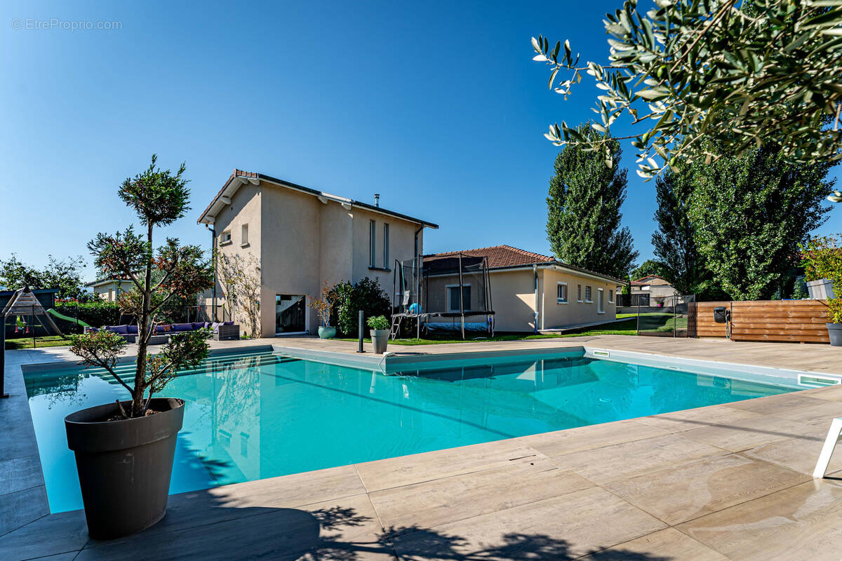 Maison à SAINT-GERMAIN-SUR-L'ARBRESLE