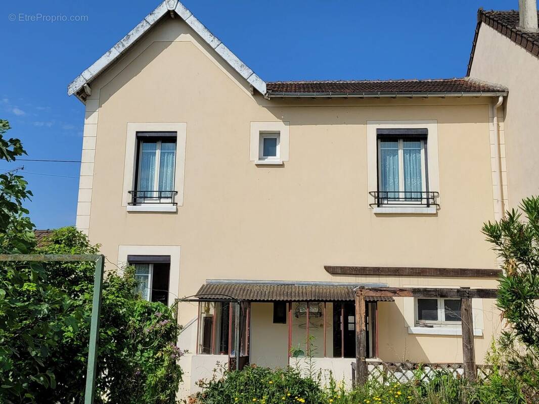 Maison à GOUSSAINVILLE