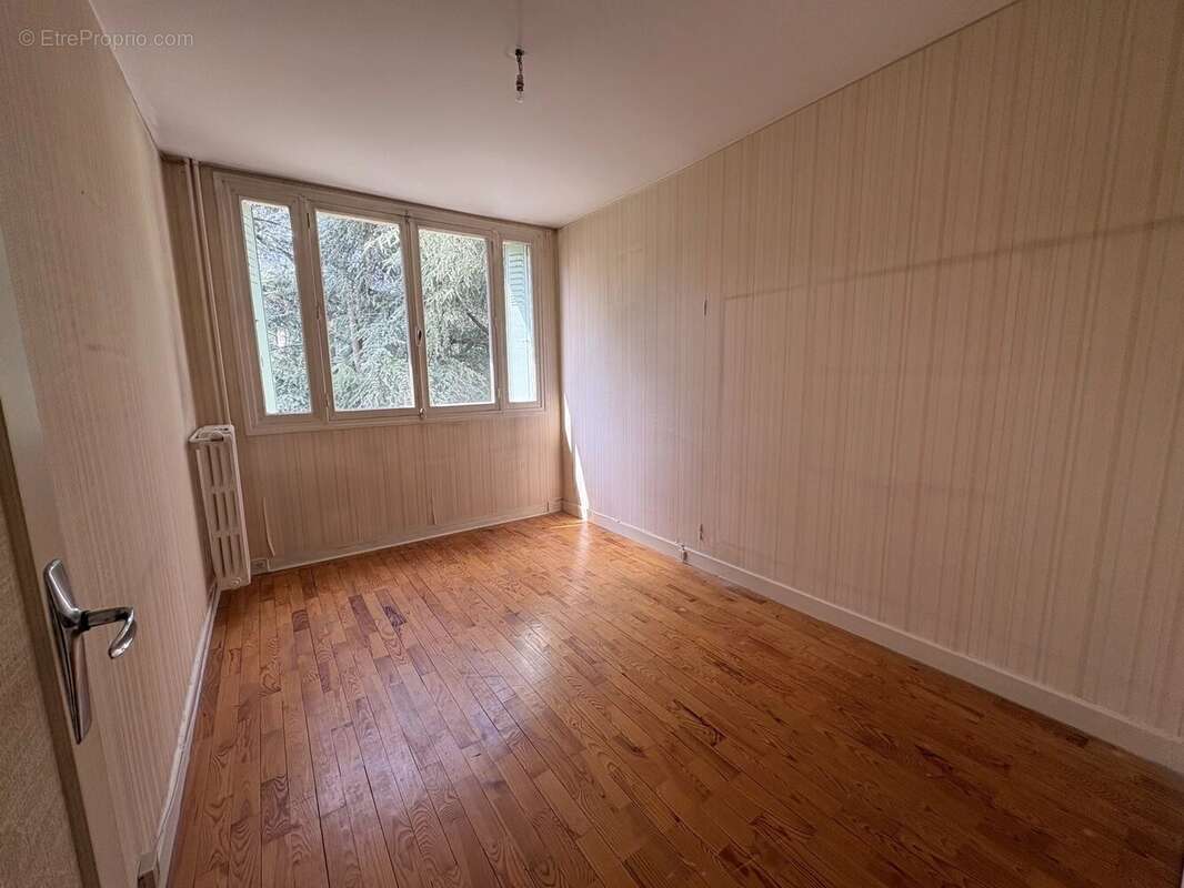 Appartement T3 Secteur Bergson avec garage - photo 6