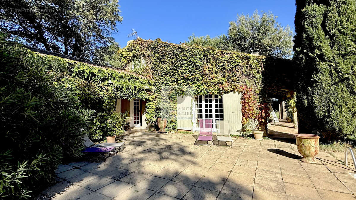 Maison en campagne dans un cadre verdoyant - photo 3
