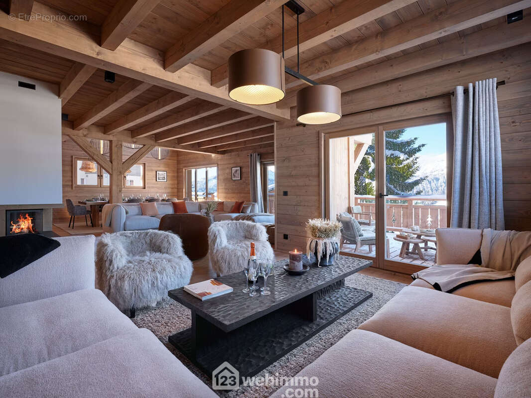 Équipé de matériaux nobles et de qualité, il vous accueille dans un intérieur chaleureux et confortable. - Maison à CREST-VOLAND