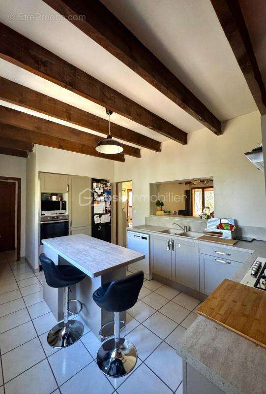 Maison à SAINT-LAURENT-DES-ARBRES