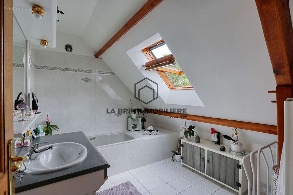 Maison à VILLECRESNES