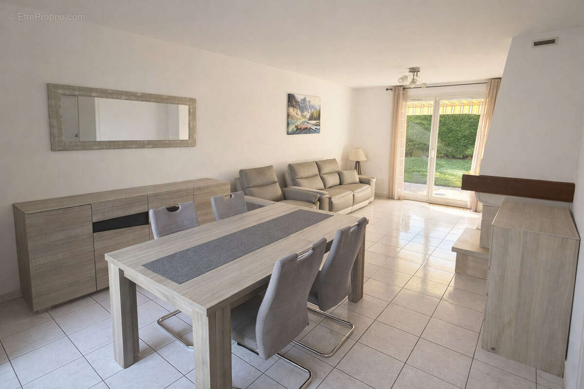 Maison à VILLE-LA-GRAND
