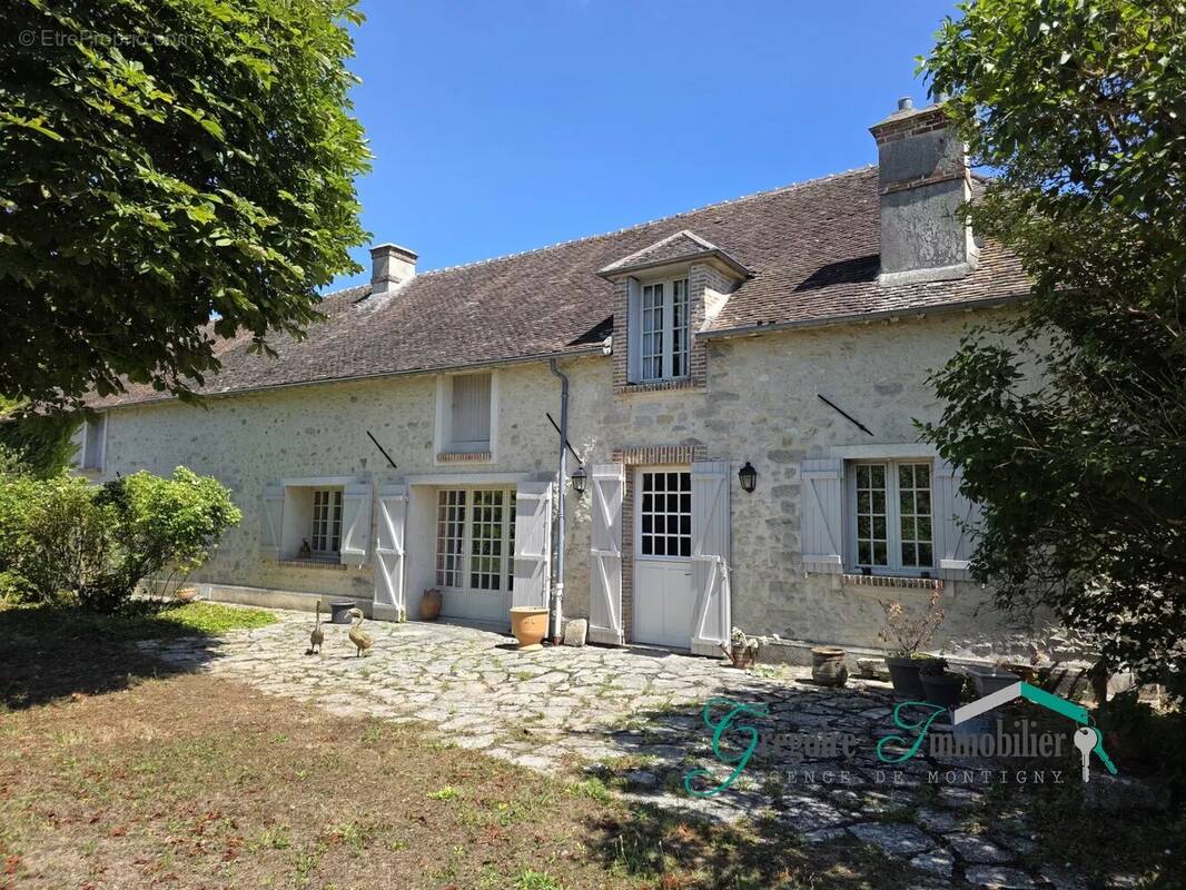 Maison à LA GENEVRAYE