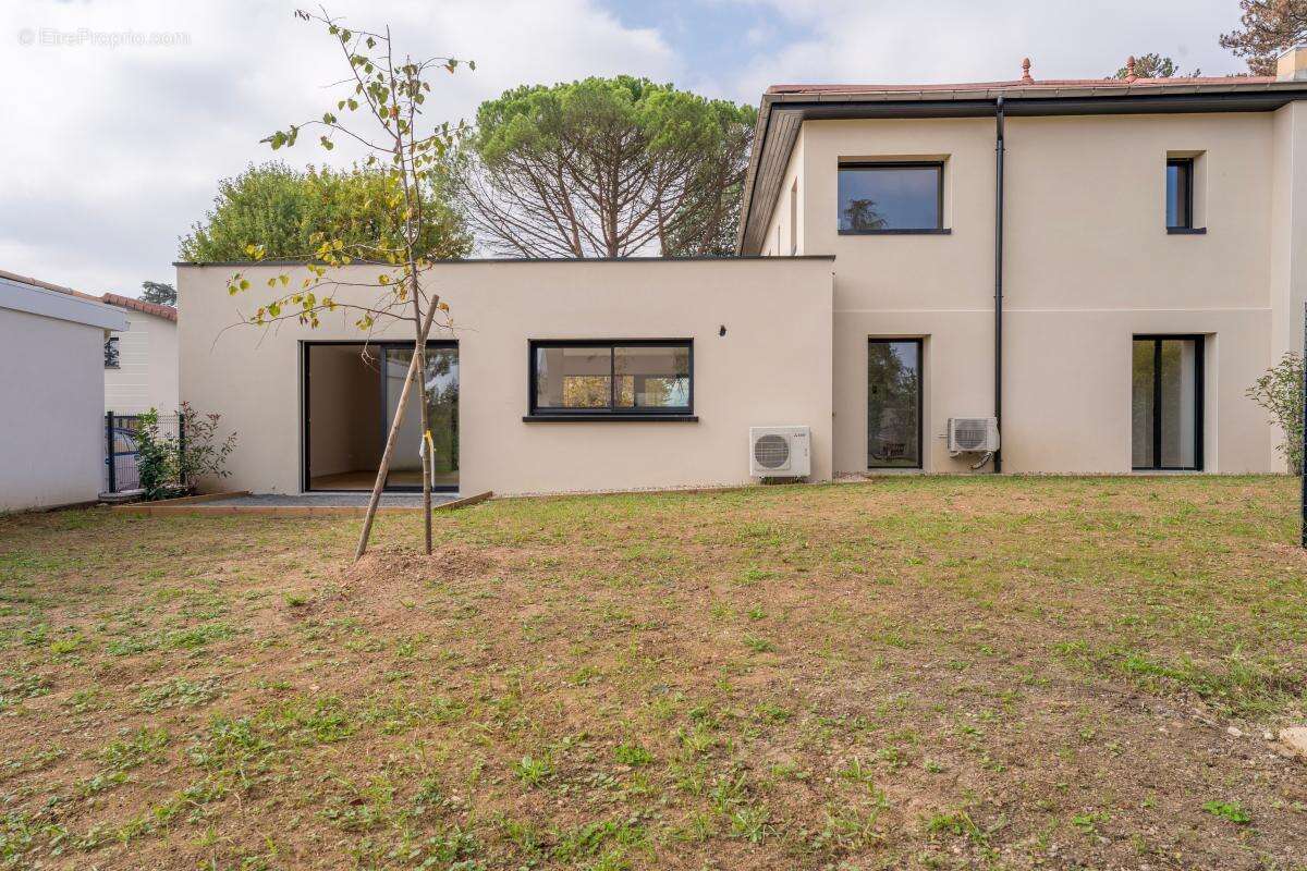 Maison à CHARBONNIERES-LES-BAINS
