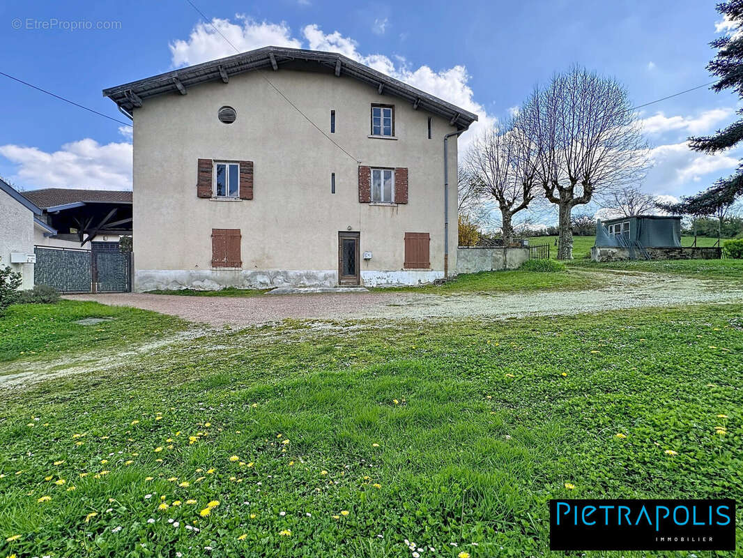 Maison à SAINT-GENIS-LAVAL