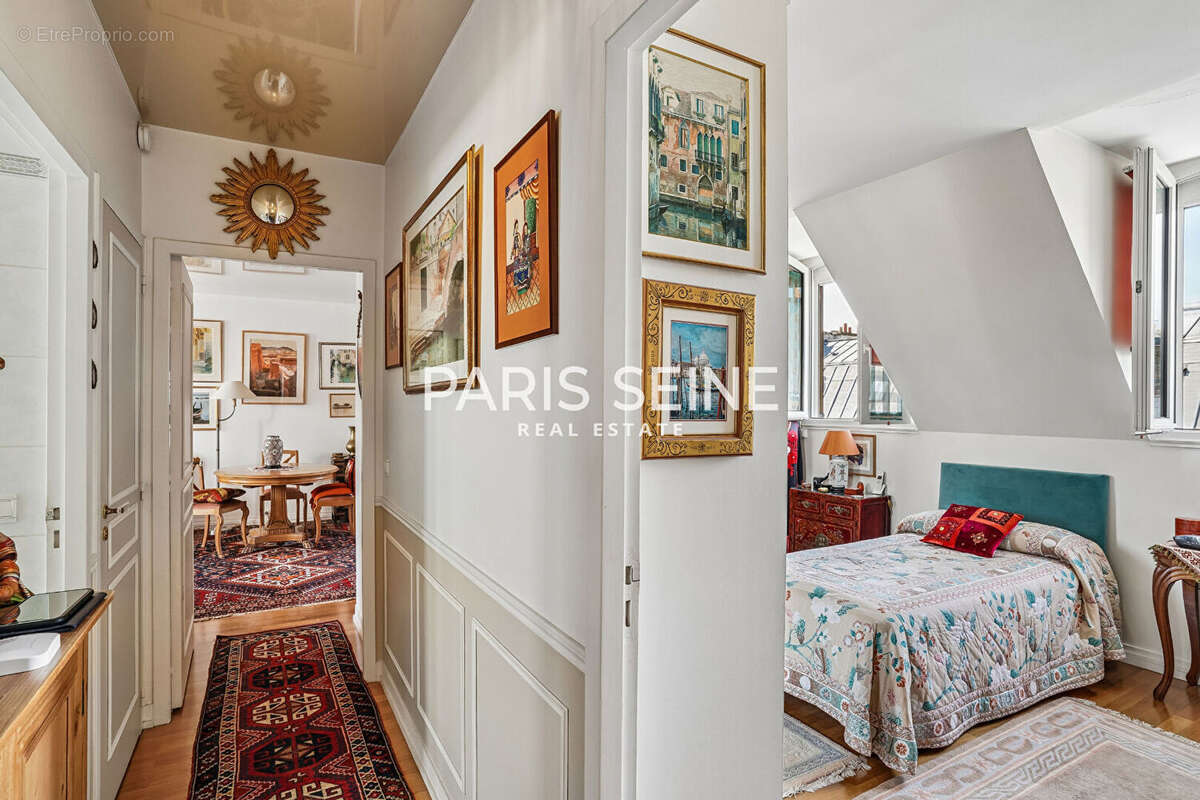 Appartement à PARIS-1E