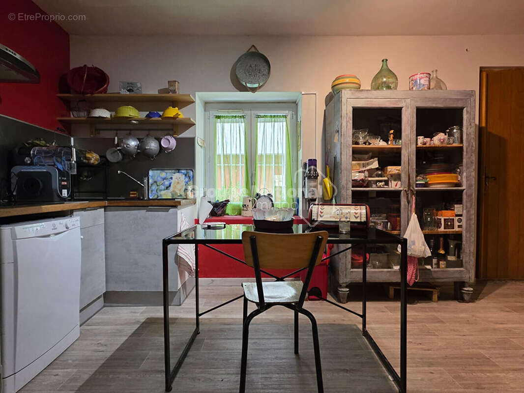 Exclusivité - Maison de ville - Charme et potentiel - photo 3