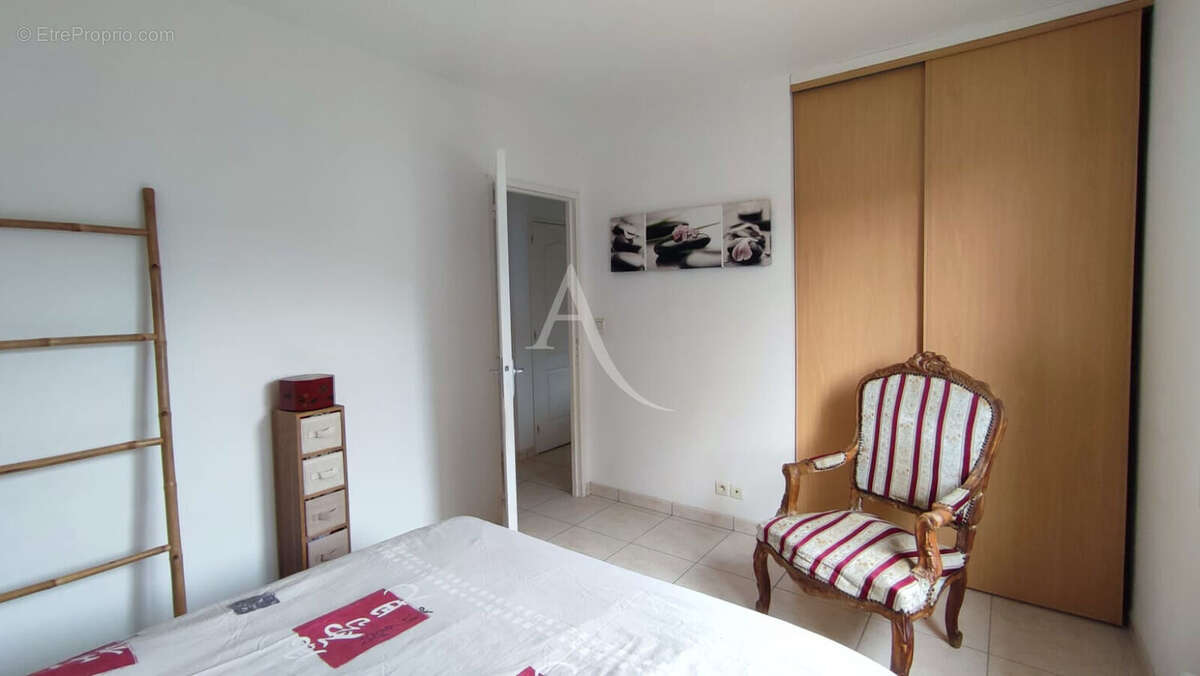 Maison à SAINT-CLEMENT-DE-LA-PLACE