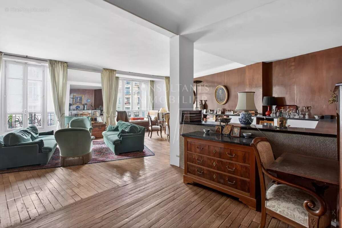 Appartement à PARIS-16E