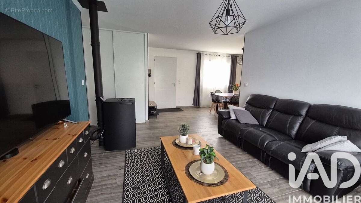 Maison 108 m² à Saint-Eugene  - photo 4