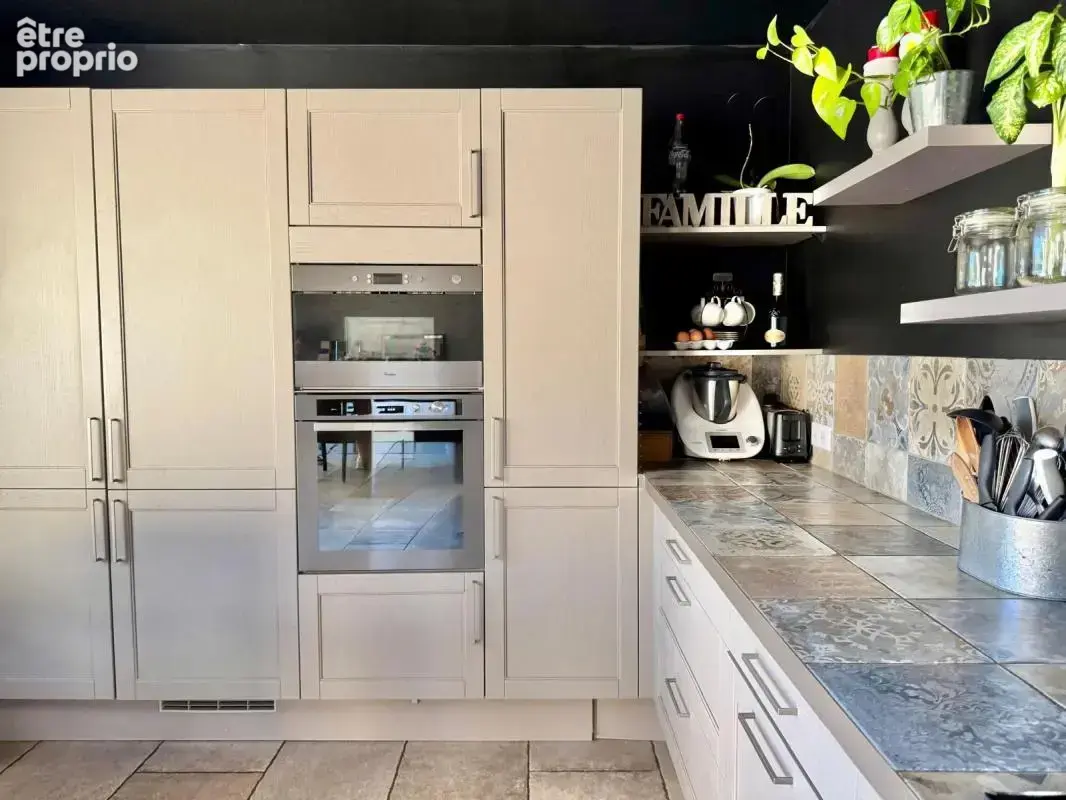 Ensemble immobilier de caractère à Malaucène : grande habitation de charme, hangar et dépendances professionnelles - photo 11