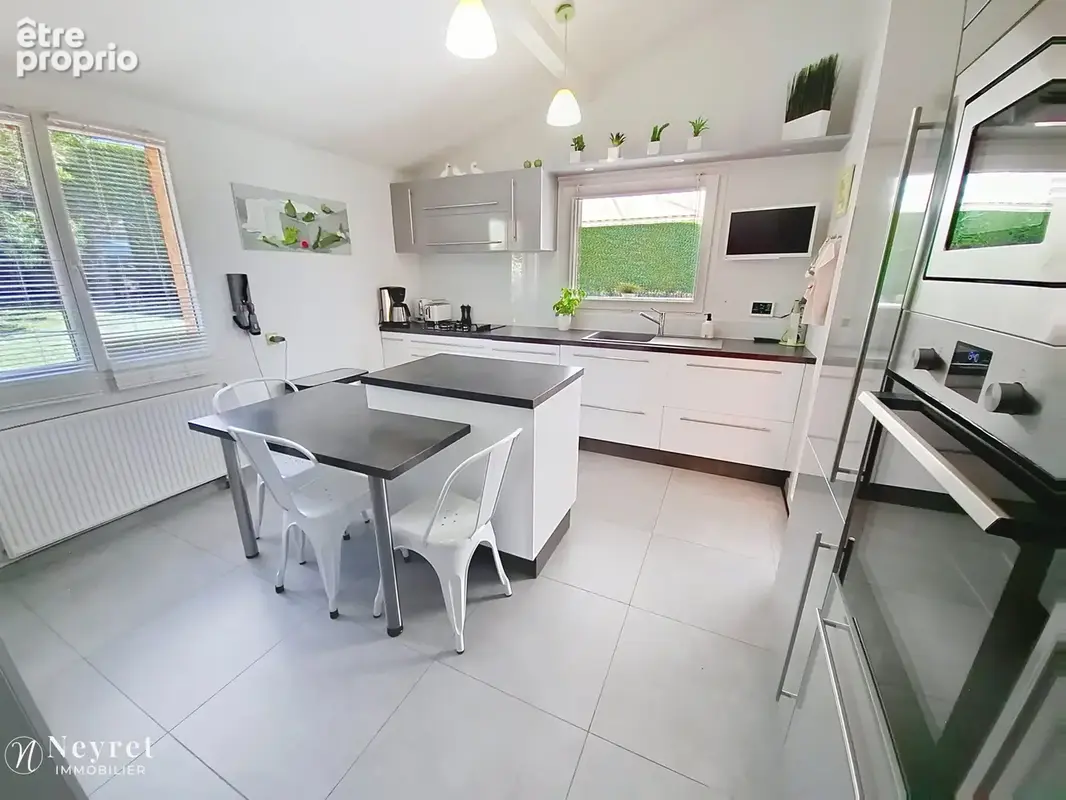Coup de cœur assuré sur ce bien d'exception de 180 m2 sur 1000 m2 paysagé / 5 chambres - photo 4